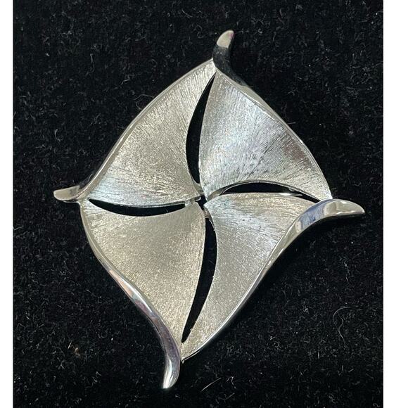 Trifari Signed‎ Brushed Silver Tone Pin Brooch Waving Square Abstract Cross 3" - Picture 1 of 5
